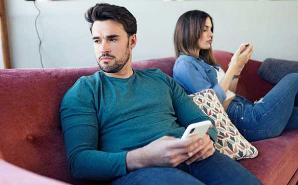 Come scoprire un tradimento del partner e spiare il cellulare del partner infedele