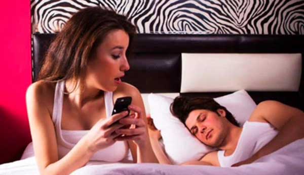 ¿Se convertirá el teléfono móvil en el tercero que afecte a la relación entre marido y mujer?